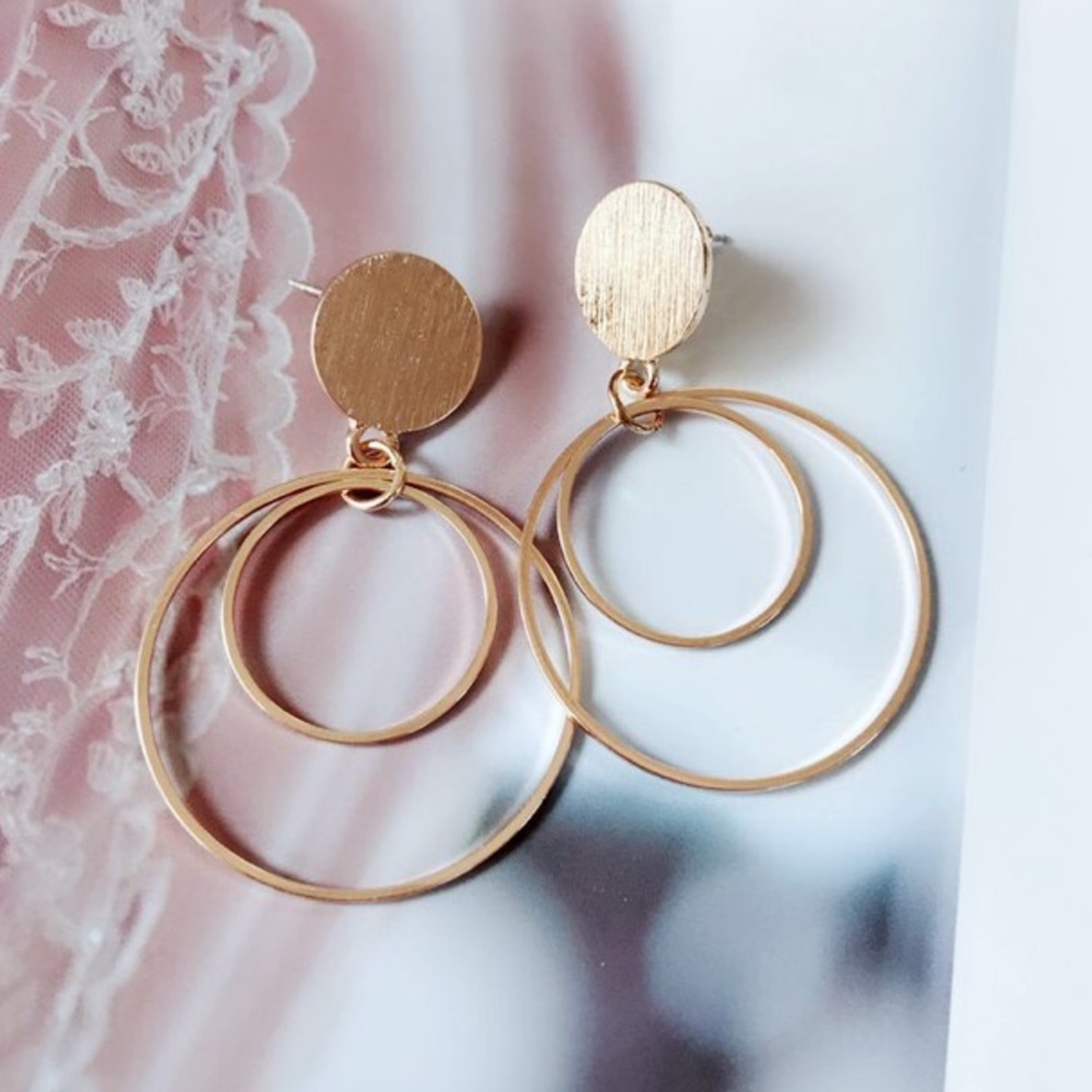 ✨ MAKE OFFER ✨ GOLD CIRCLE STATEMENT EARRINGS